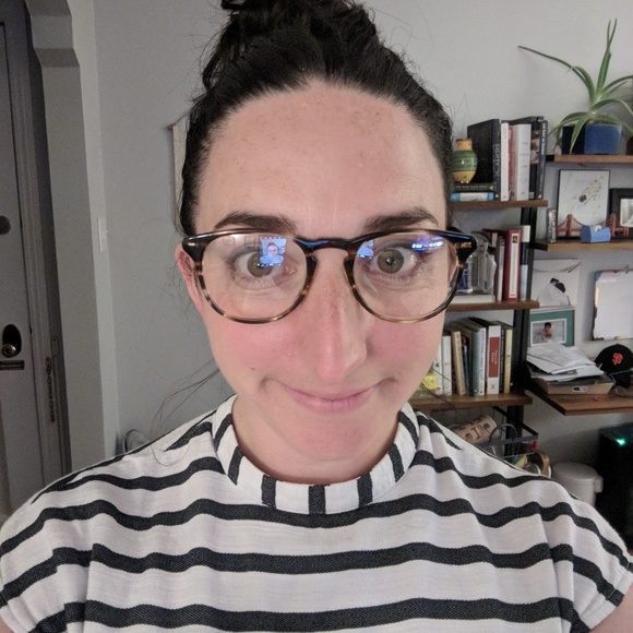 Meet your Posher, Laura - Picture 1 of 2